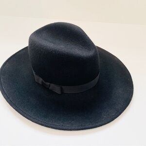 Club Monaco 100% wool hat